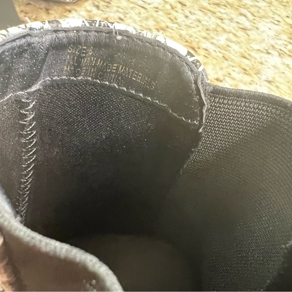 Lulu’s Snake Print Textured Pointed Toe Block Faux Leather Heel Boots 6 NWOT - Picture 8 of 11